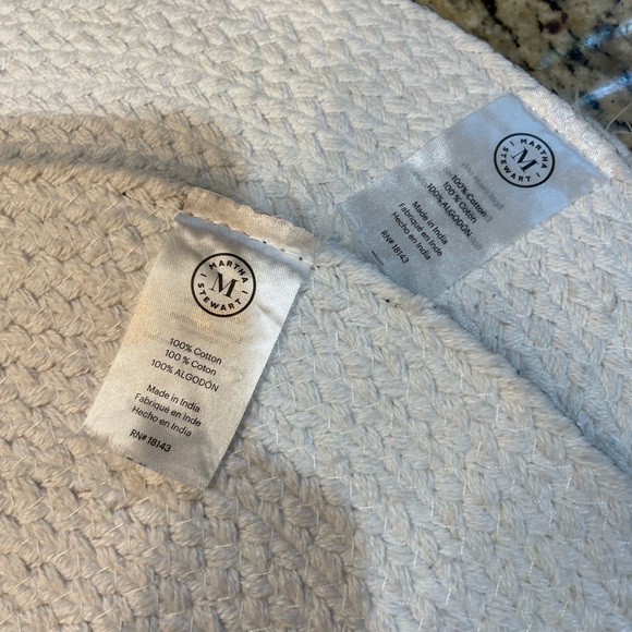 Martha Stewart Halloween 6 Chargers and 2 Kitchen Towels Set - Picture 9 of 9